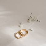 Gold faceted wedding bands miniaturka 3