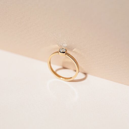 Minimalistyczny Gold Trust - gold engagement ring z brylantem