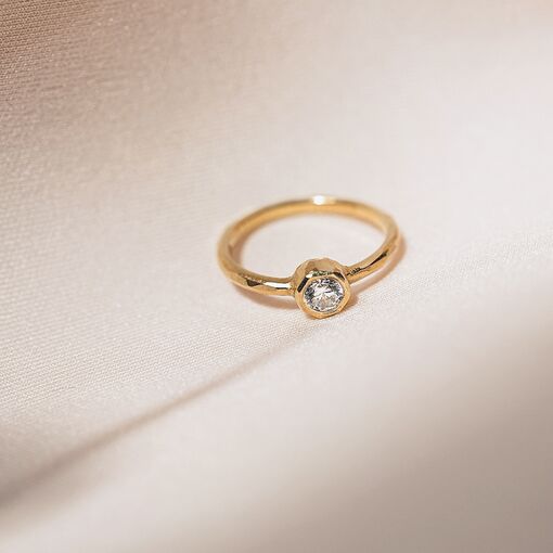 Minimalistyczny Gold Belief - gold engagement ring z brylantem