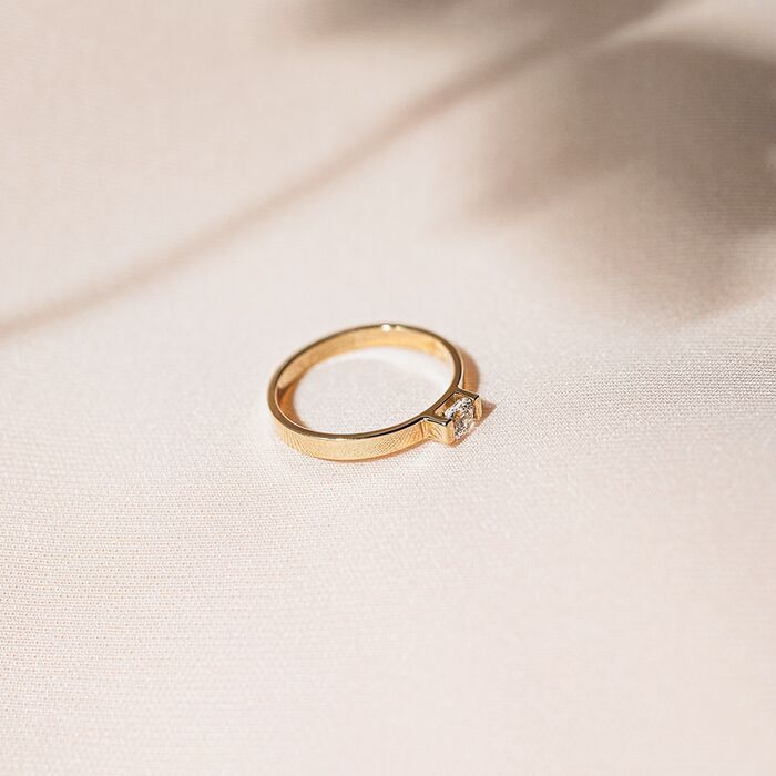 wonder - gold engagement ring - ręcznie wykonana bezkompromisowa biżuteria