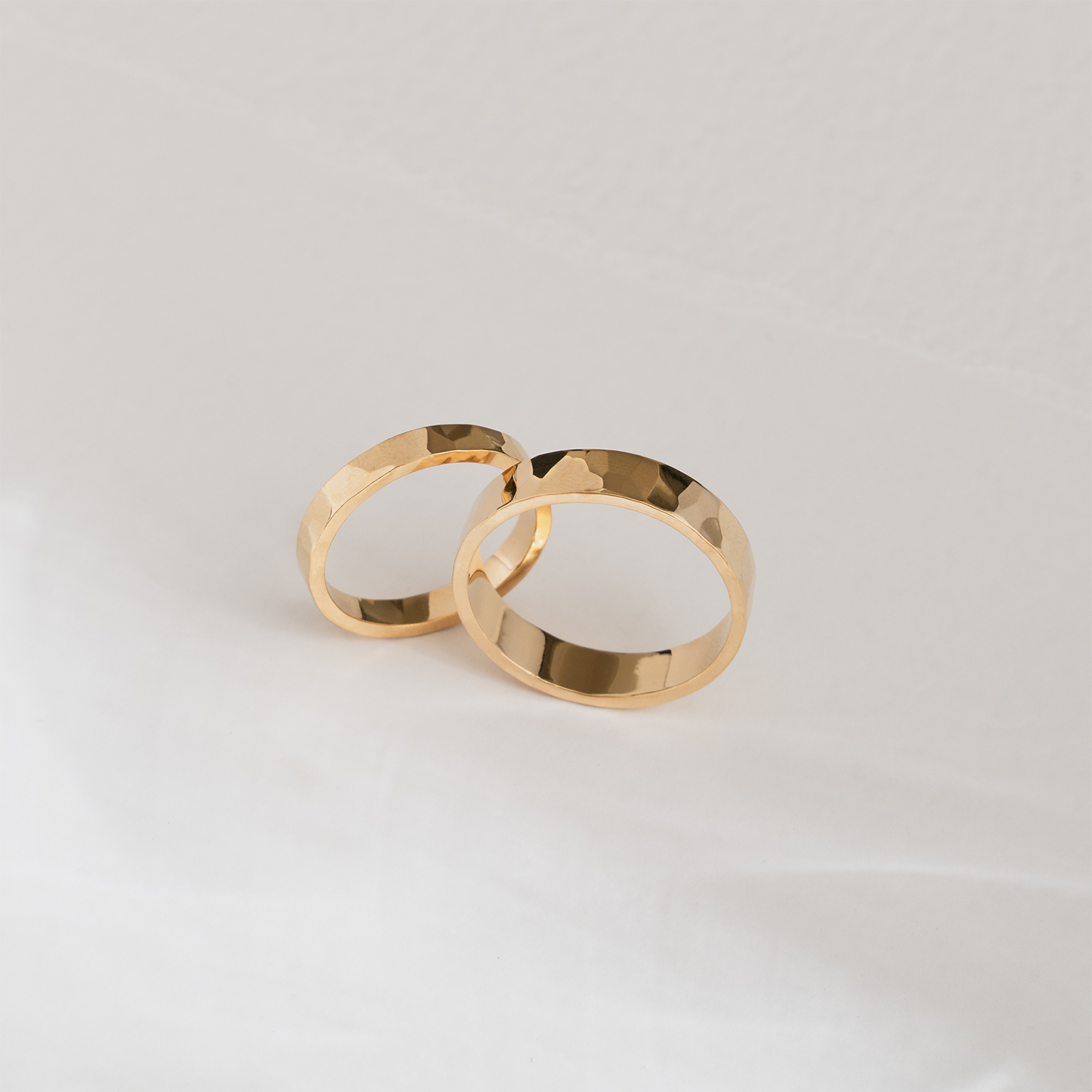 Gold wide hammered wedding bands dodatkowe zdjęcie 1