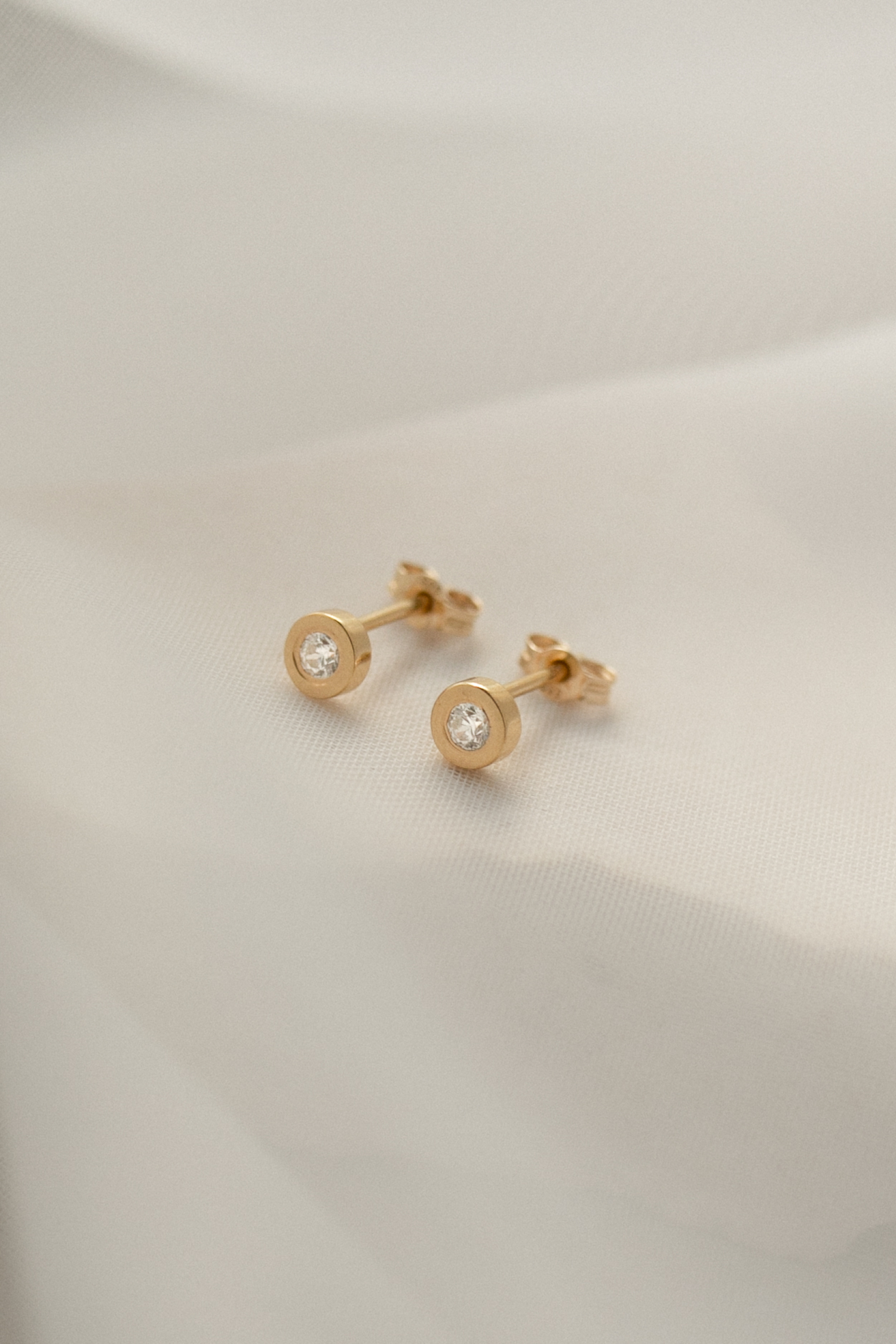 złote kolczyki z brylantami 0.06 ct infinity 01 dodatkowe zdjęcie 2