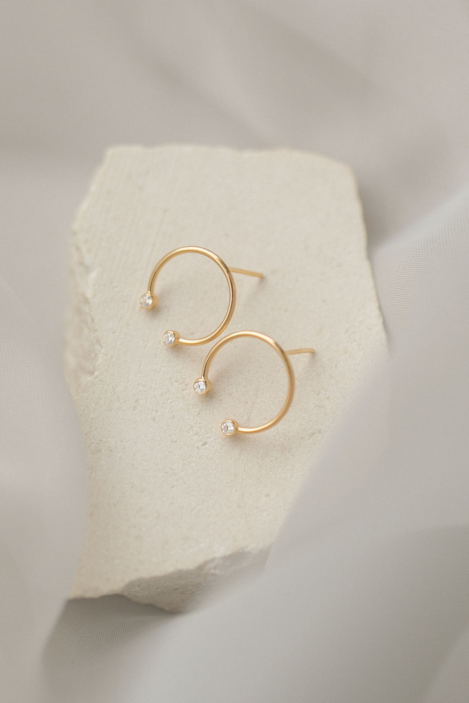 Gold infinity 07 earrings with diamonds dodatkowe zdjęcie 2
