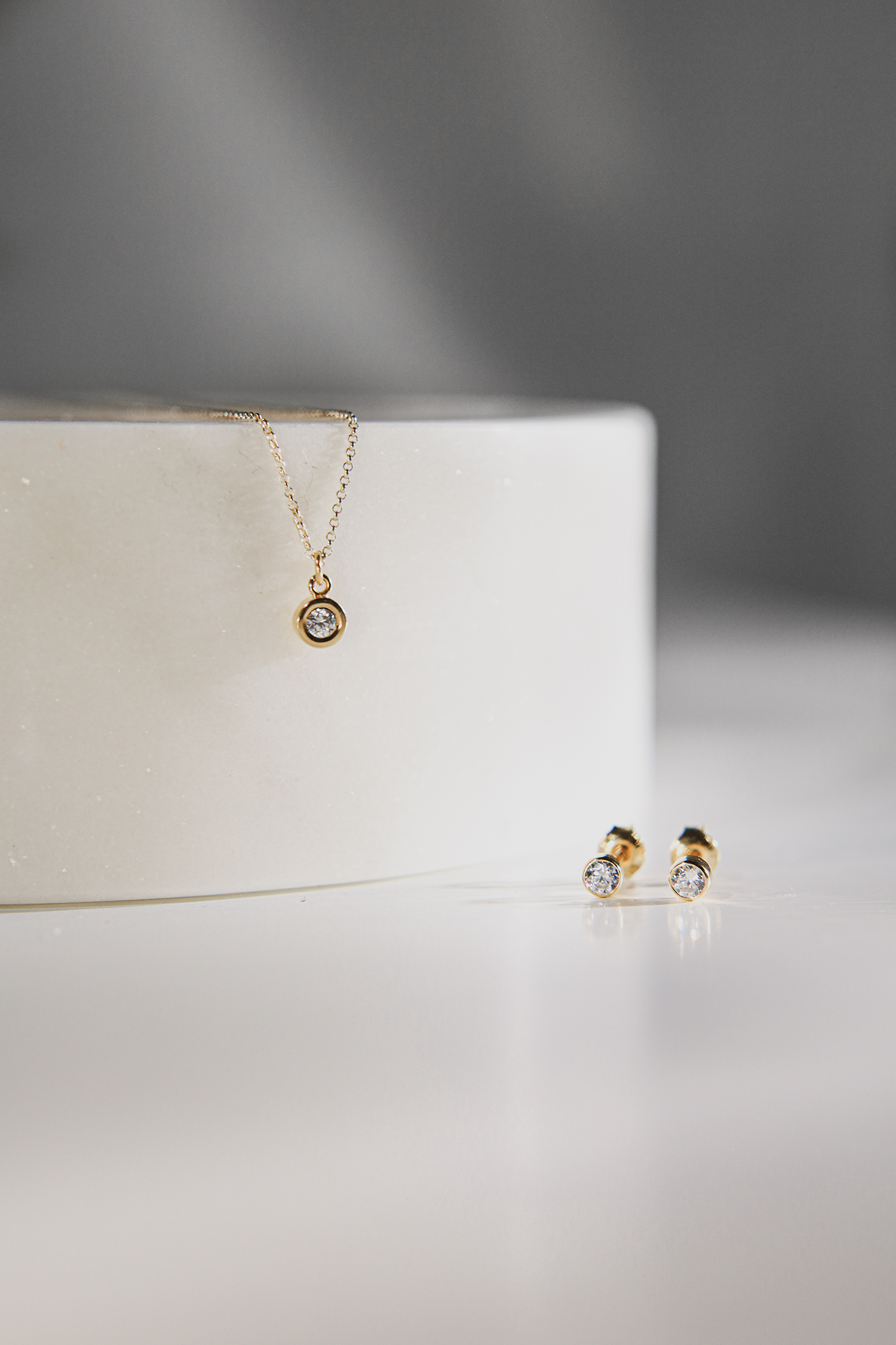 infinity 01 gold necklace with 0.11 ct diamond dodatkowe zdjęcie 2